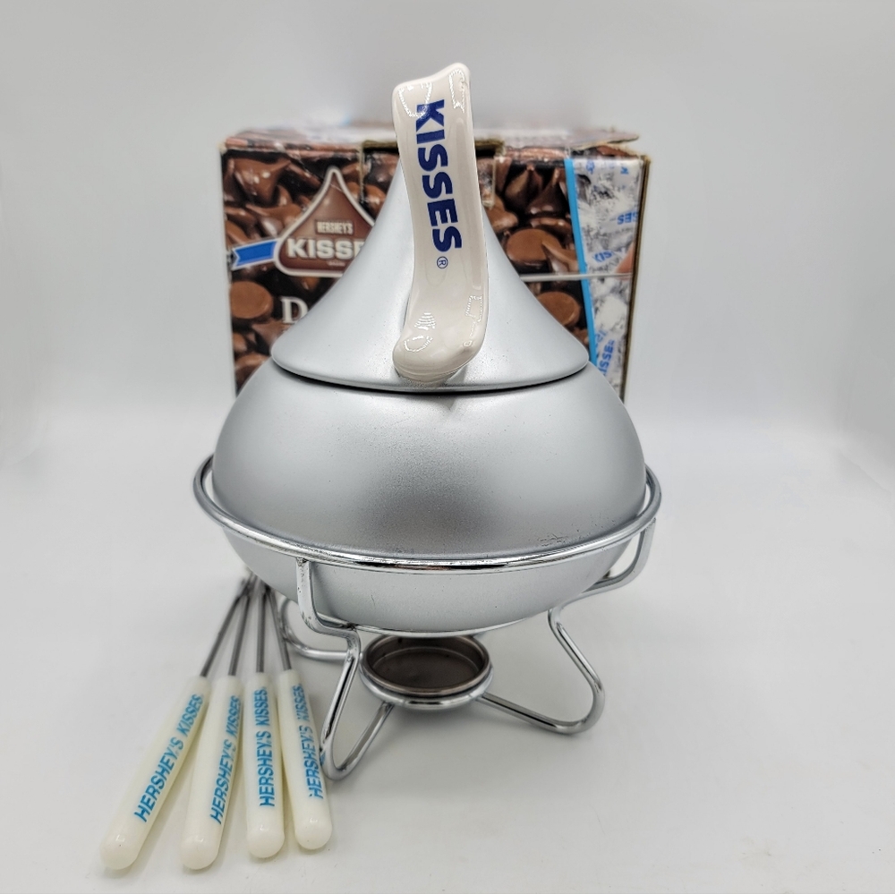 Hershey’s Kisses Dessert Fondue Set Ceramic Pot Lid Stand 4 Forks Box 2005 Vtg